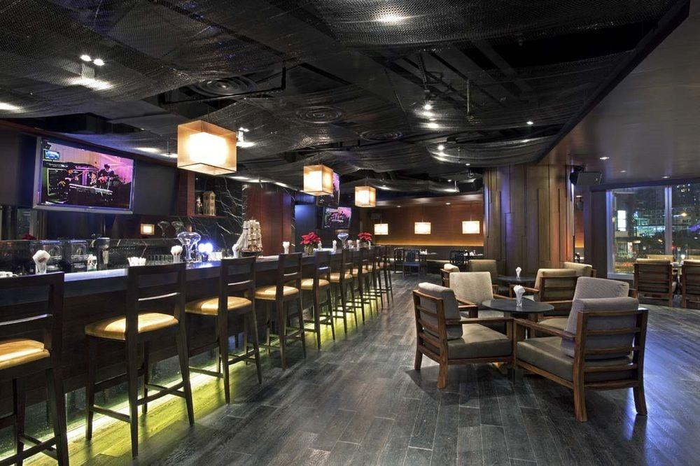 Nina Hotel Tsuen Wan West Hong Kong Luaran gambar The interior of a bar