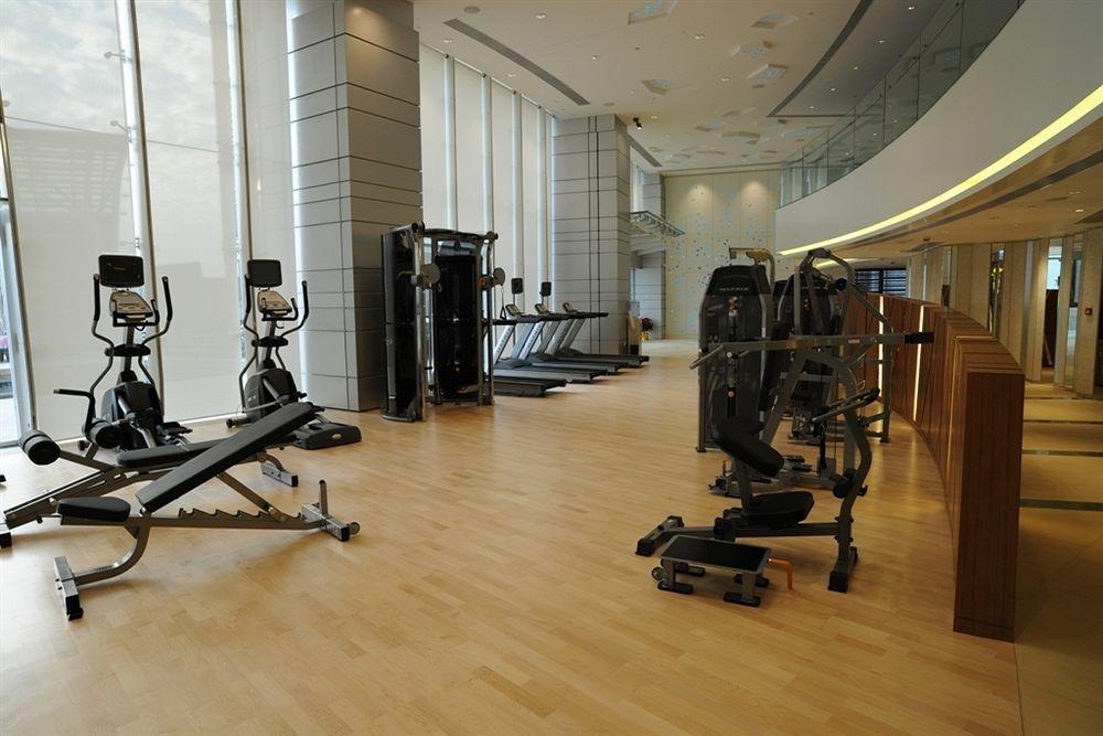 Nina Hotel Tsuen Wan West Hong Kong Luaran gambar The gym at the Ritz-Carlton, Dubai