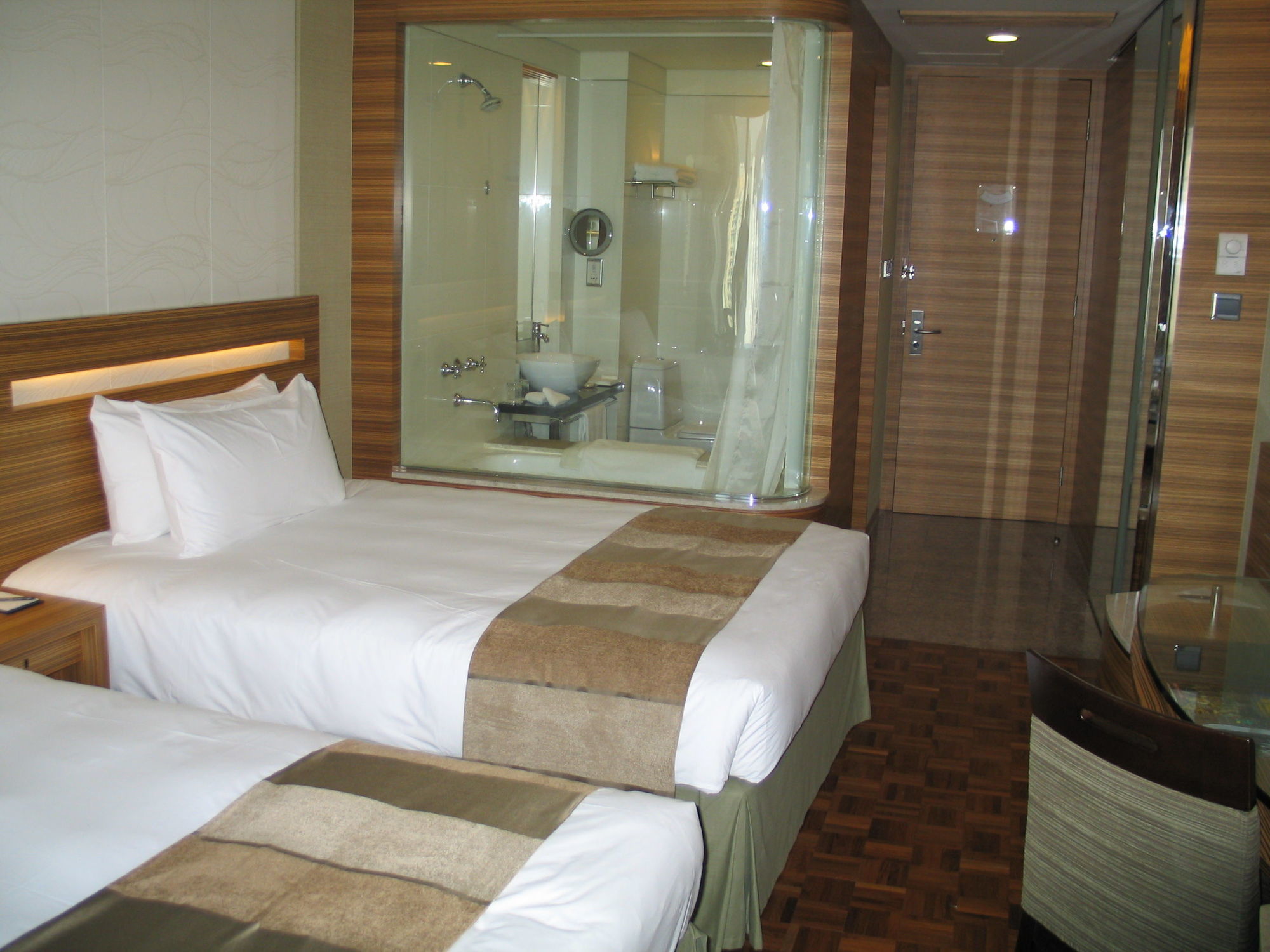 Nina Hotel Tsuen Wan West Hong Kong Luaran gambar A room on the Queen Mary 2