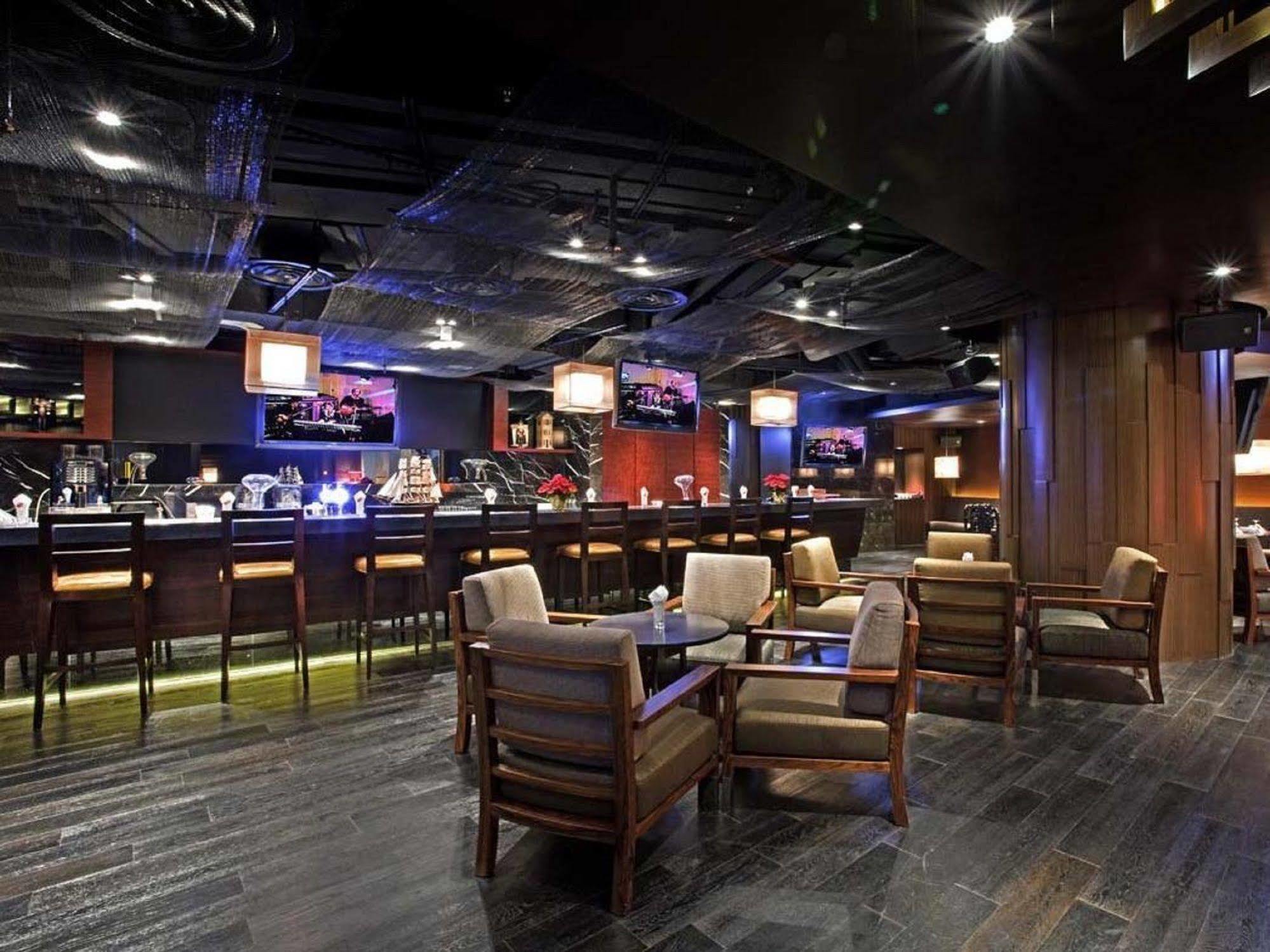Nina Hotel Tsuen Wan West Hong Kong Luaran gambar The interior of the bar