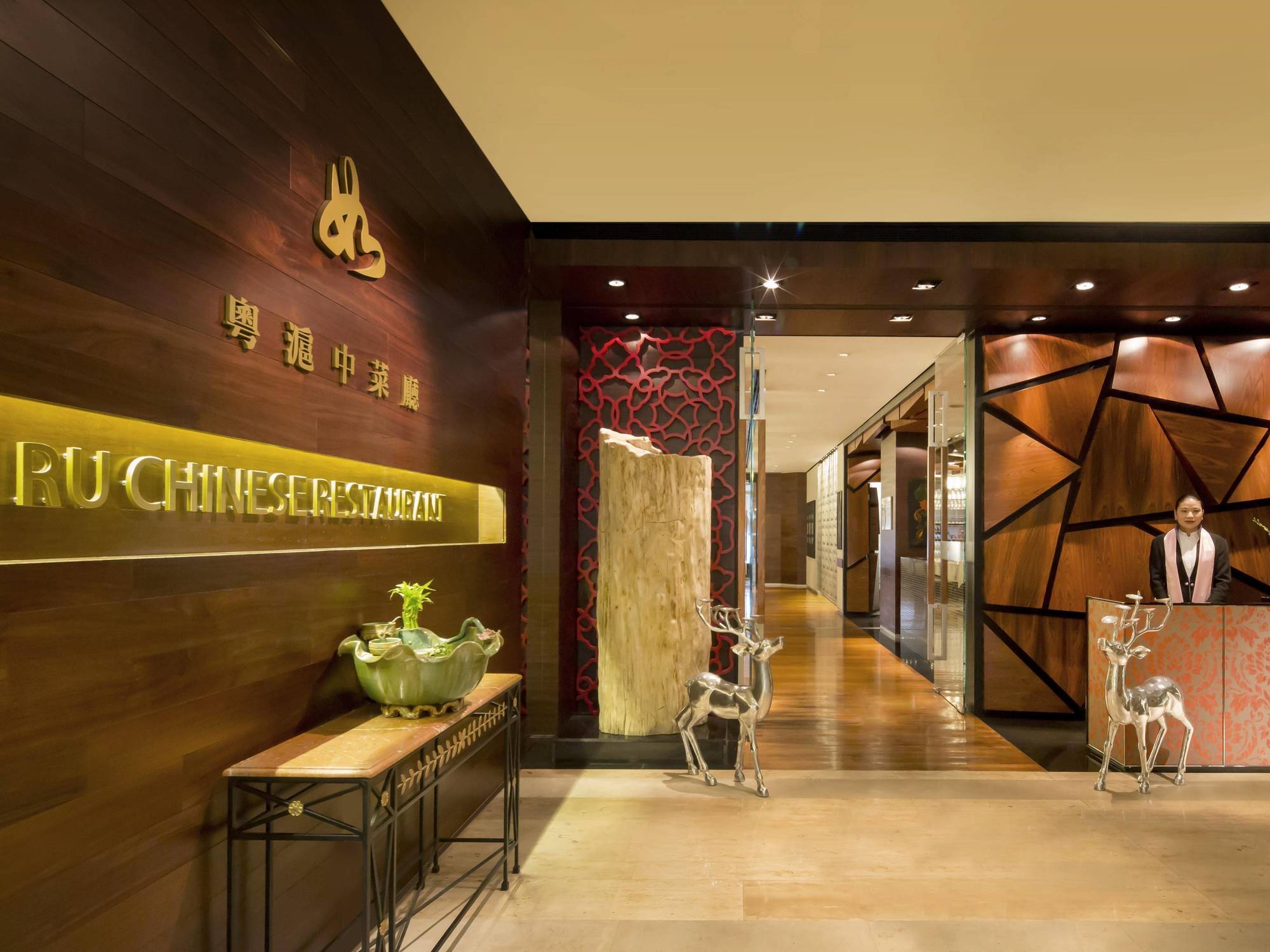 Nina Hotel Tsuen Wan West Hong Kong Luaran gambar Entrance of the club